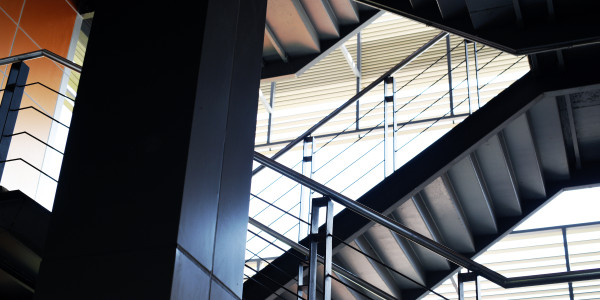 Pintar Fachadas de Empresas / Negocios / Locales Comerciales en Alcobendas · Pintado de Escaleras