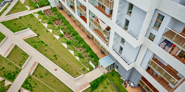 Pintar Fachadas y Patios de Luces de Comunidades Vecinos / Propietarios en Alcobendas · Pintura para Pintado de Zonas Comunes; Patios, Jardines, Gimnasios