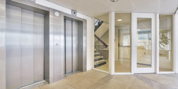 Pintar Fachadas y Patios de Luces de Comunidades Vecinos / Propietarios en Alcobendas · Pintado de Puertas, Ventanas y Cancelas