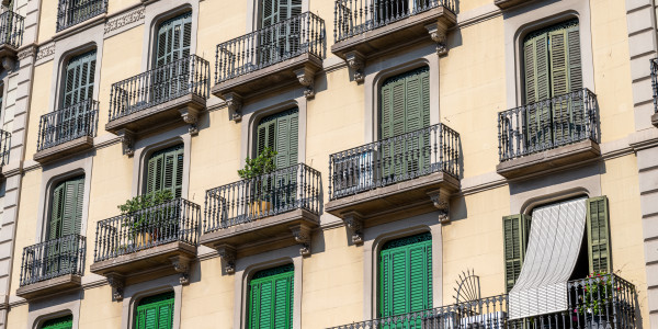 Pintar Fachadas y Patios de Luces de Comunidades Vecinos / Propietarios en Alcobendas · Reparación y Preparación de Superficies