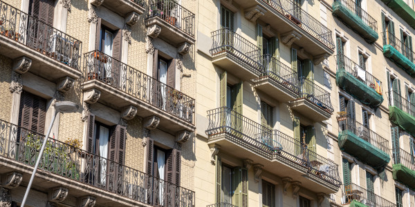 Trabajos Verticales en Fachadas de Edificios / Viviendas en Alcobendas · Pintado de Fachadas con Difícil Acceso